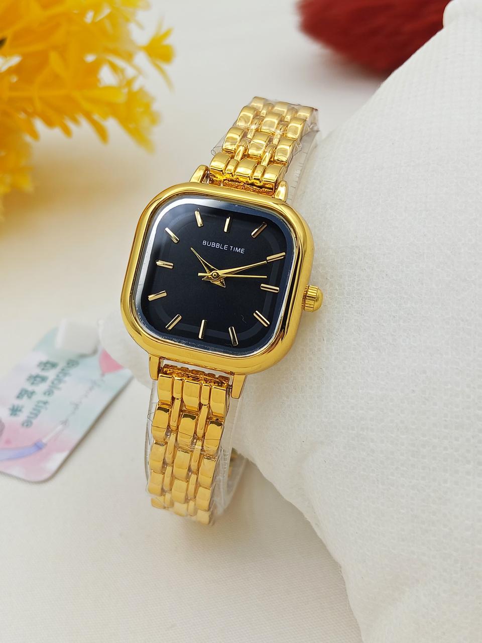 Luxury Gold Women’s Watch – Black Dial Elegant Bracelet Wrist Watch